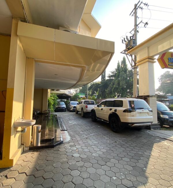 parkir004
